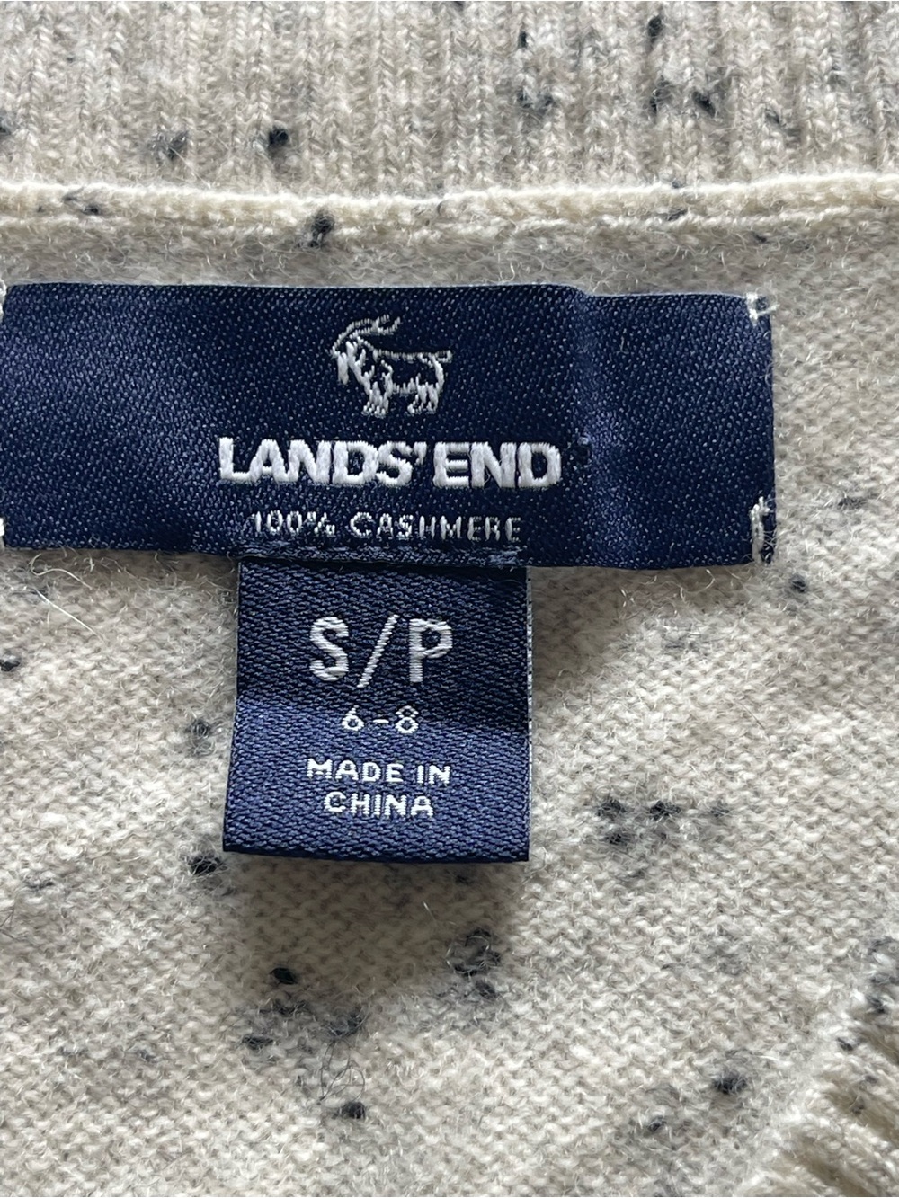 Land’s End women 100% cashmere heathered cream speckled v neck sweater, S 6-8 - Picture 3 of 11